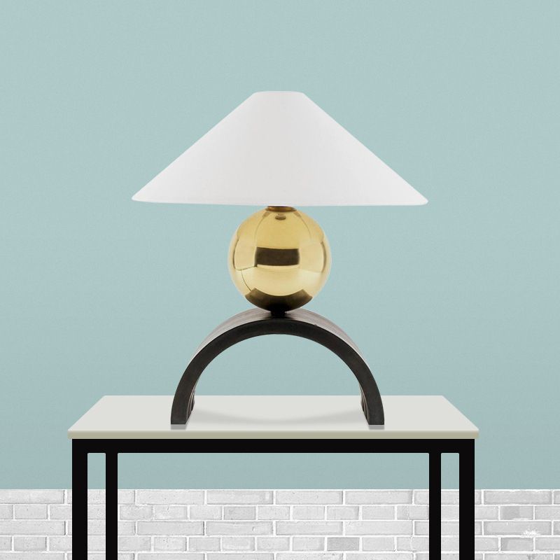 Global Metal Desk Light Moderniste 1 tête Gold Task Lighting avec Cone White Fabric Shade