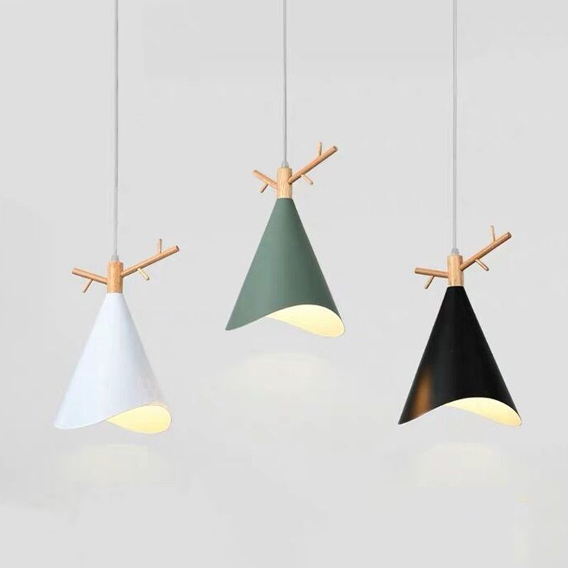 Conical Multi Ceiling Light Nordic Metal 3 Bulbs White-Wood Drop Pendant with Wavy Edge and Antler Deco