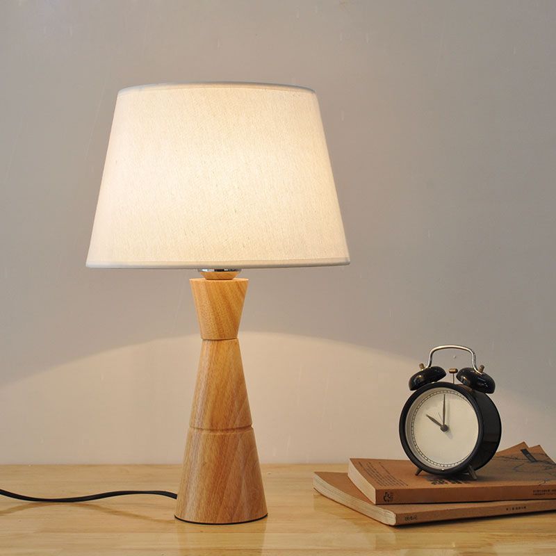 Empire Shade Night lampe nordique tissu 1-Light Wood Table Éclairage avec base en forme d'entonnoir