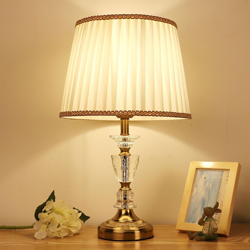 1 Bulb Bedroom Table Light Simple Gold Night Lighting with Urn-Shaped Crystal Base