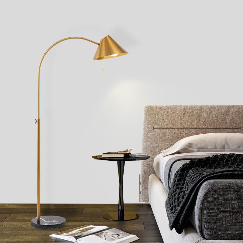 Gold Cone Adjustable Floor Reading Lamp Postmodern Single Metal Gooseneck Floor Light with Pull Chain