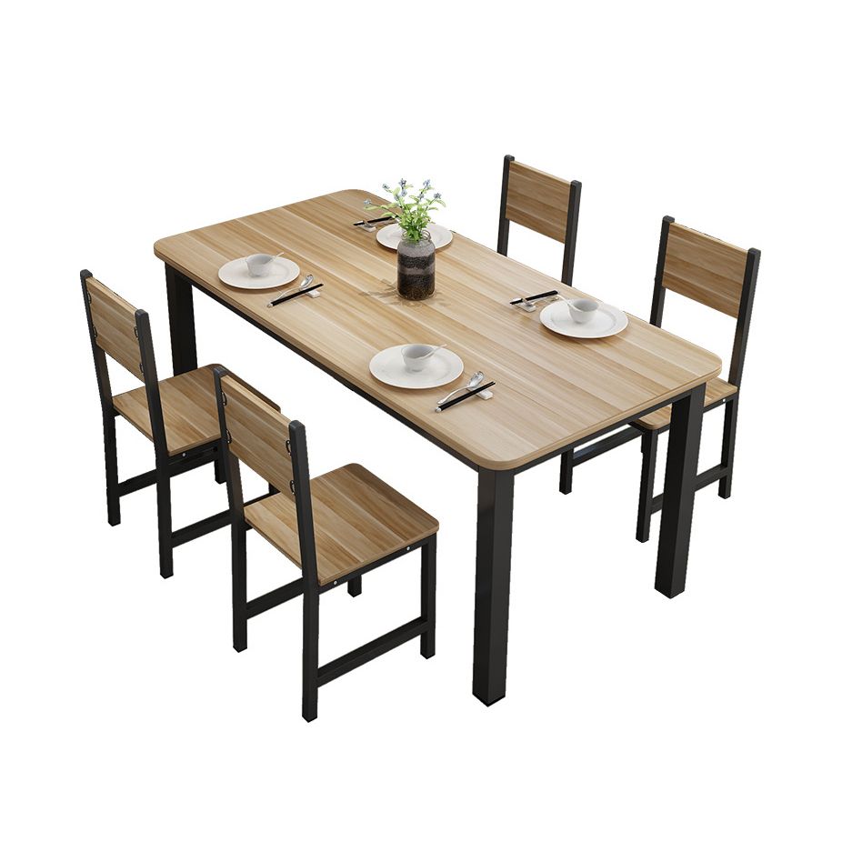 Table de style moderne avec table de hauteur standard de forme rectangulaire et base de 4 jambes pour usage domestique