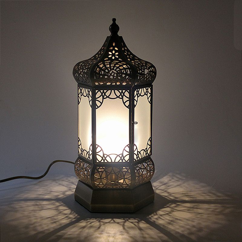 Metal Brass Finish Task Light Lantern 1 Head Traditional Night Table Lamp with Seeded Glass Shade