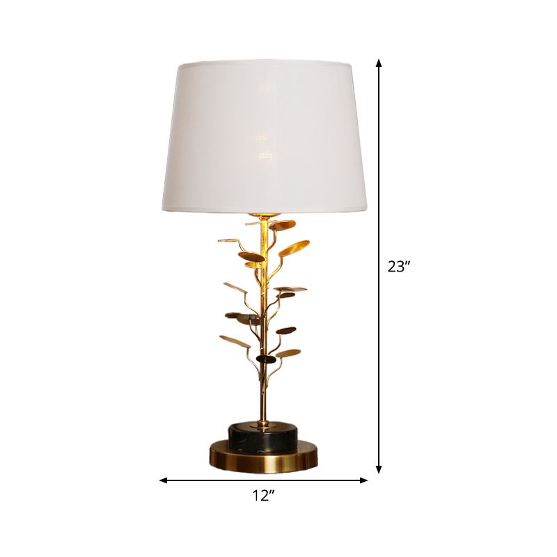 Lampe à table conique moderne tissu 1 bulbe de lecture livre en blanc avec arbre en métal doré