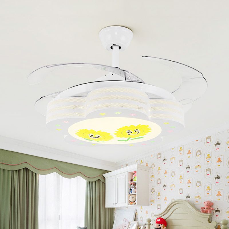 42 "brede LED -slaapkamer semi -spoeling Noordse kinderstijl Wit 3 Blades hangerse ventilatorlicht met bloemenvorm metallic schaduw