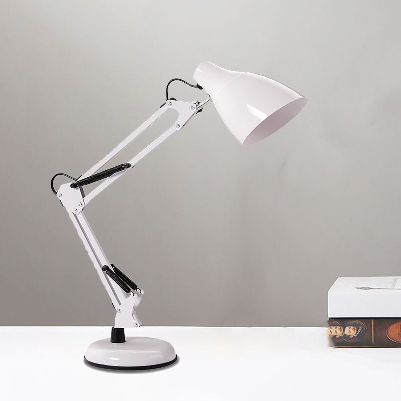 Lampe de bureau à tâches multi-arguments noir / blanc avec une nuance à cône de style moderne 1 éclairage de tâche métallique léger pour la salle d'étude