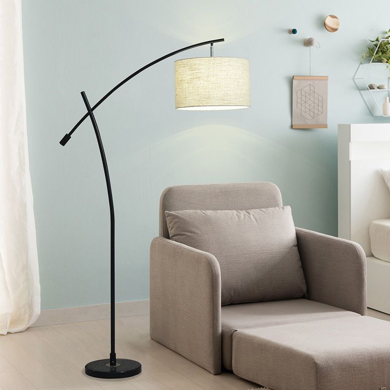 Moderne Trommel stehende Stehlampe Stoff 1 Kopf Wohnzimmerboden Leselampe in Schwarz/Gold/Schwarz und Weiß