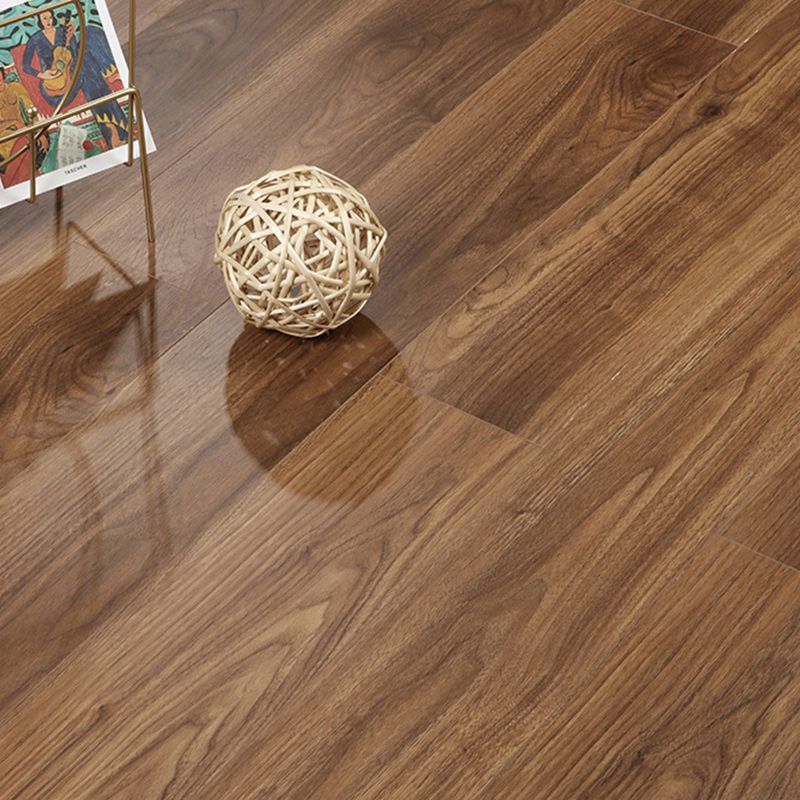 Tradition Pine Wood Hardwood Flooring Smooth Waterproof Solid Wood Flooring