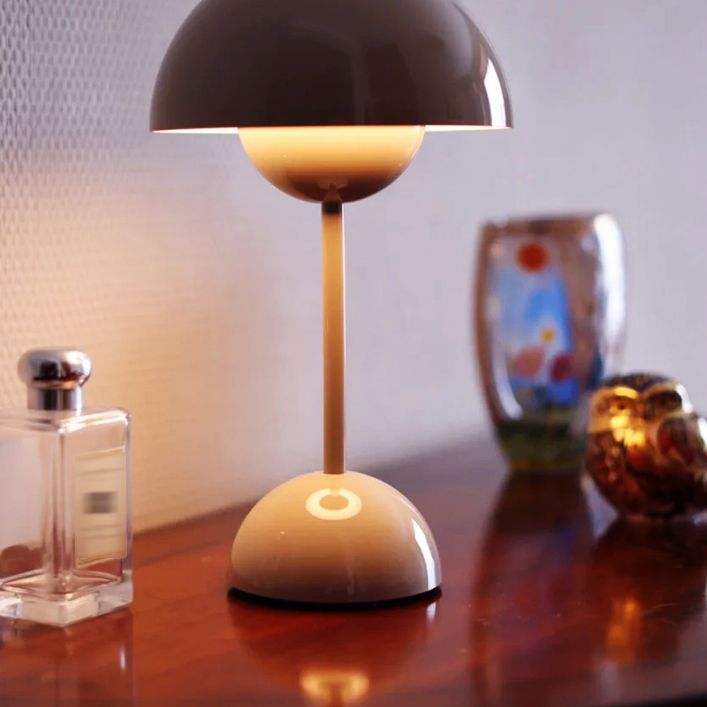 1-Light Metal Table Lamp Macaron Style Desk Lamp with Iron Shade