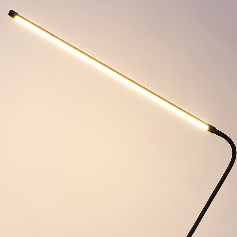 Lampada da pavimento a forma lineare moderna in metallo a 1 luci di luce in nero