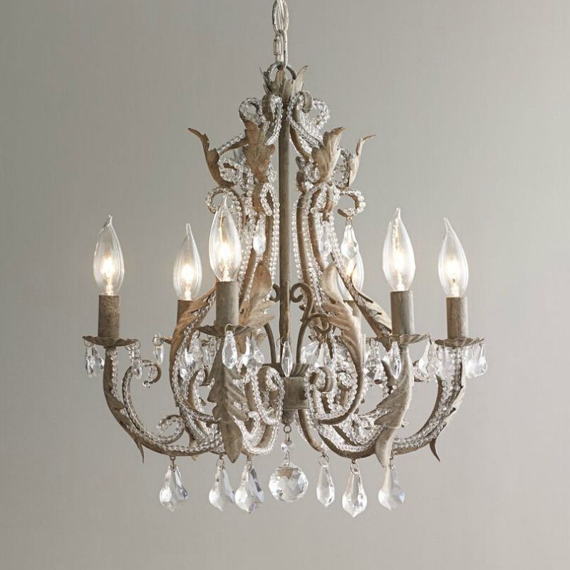 Chandelier de bougie country français 6 lumières Crystal enveloppé de lumière suspendue dans un gris antiquité