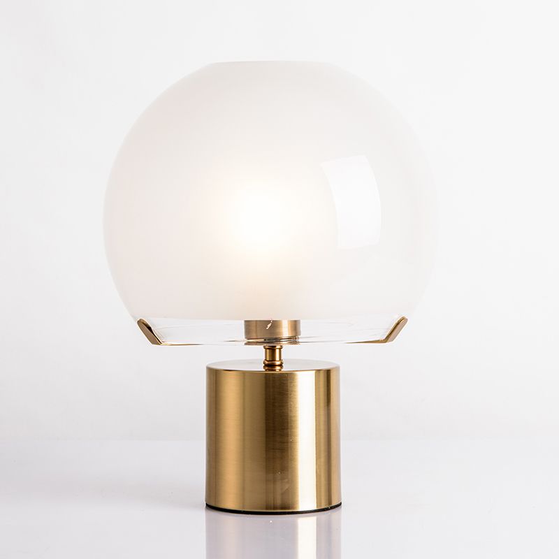 Gold Finish gewölbter Tischbeleuchtung Post moderne Eins Lichtmilch weiße Glas Nachtlampe