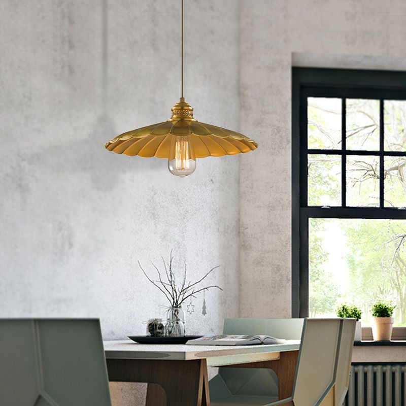 1 Light Pendant Lamp Vintage Style Scalloped Shade Metal Suspension Light in Brass for Farmhouse