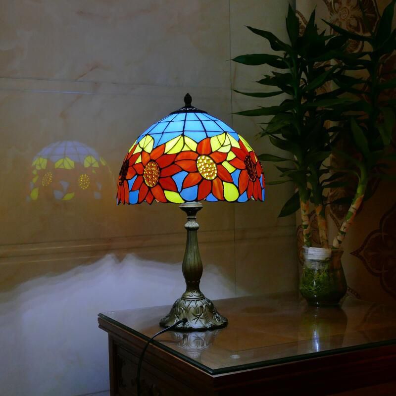 Traditional Sunflower Pattern Nightstand Lamp 2 Heads Stained Glass Table Lighting with Pull Chain