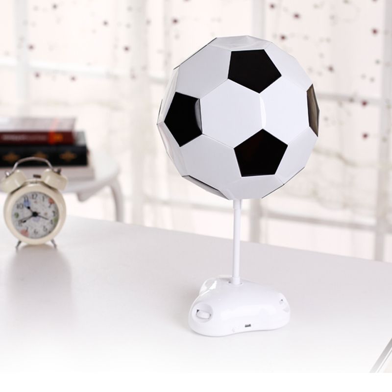 Una mesa de fútbol ligera Luz de escritorio de estilo deportivo Light en blanco y negro para la sala de estudio