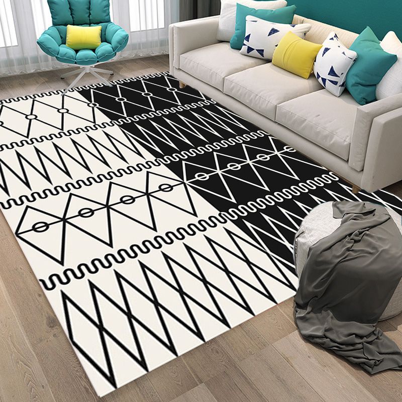 Retro Geometric Pattern Rug Black and White Southwestern Rug Polyester Pet Friendly Non-Slip Backing Washable Area Rug for Living Room