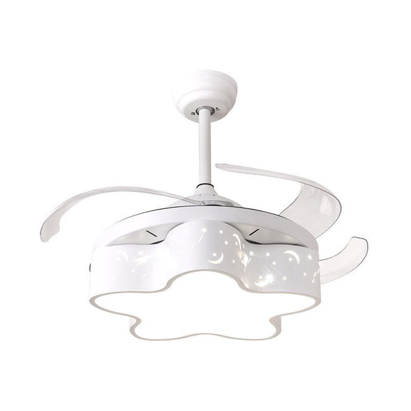 Forma de dormitorio de la estrella Ventilador colgante de dormitorio Metal Niños nórdicos 4 Blades transparentes LED Semi Flushmount en blanco/rosa/azul, 66 "de ancho