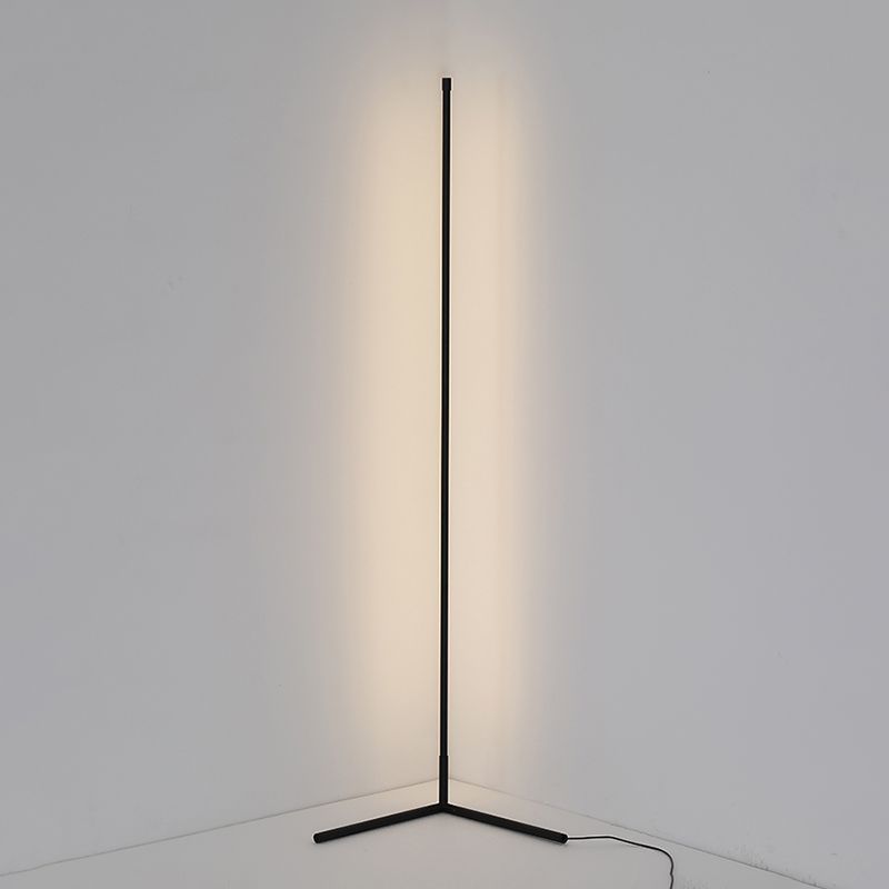 Metal Linear Shape Floor Lamp Modern Style 1 Light Floor Lamp Fixture in Black
