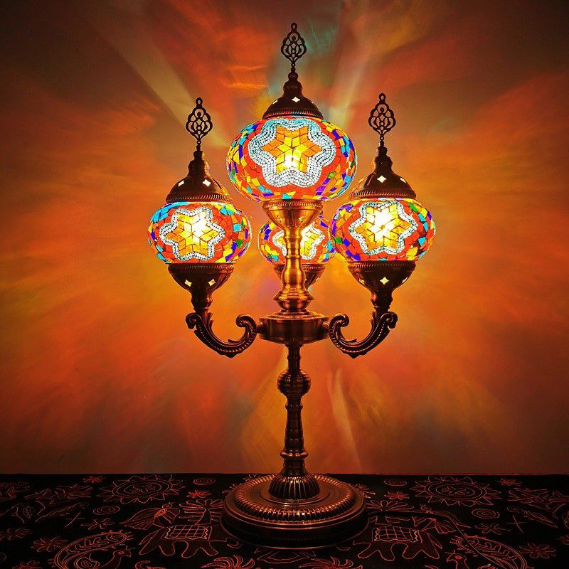 Lámpara de tarea de candelabra de vidrieras 4 luces lámpara de noche de noche en amarillo/naranja/azul