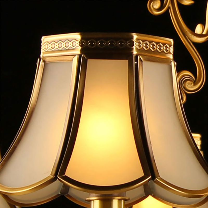 Koloniale geschulpte hangende kroonluchter 5/6/8 Lichten Wit Fored Glass Down Lighting Pendant in goud met kristaldruppel