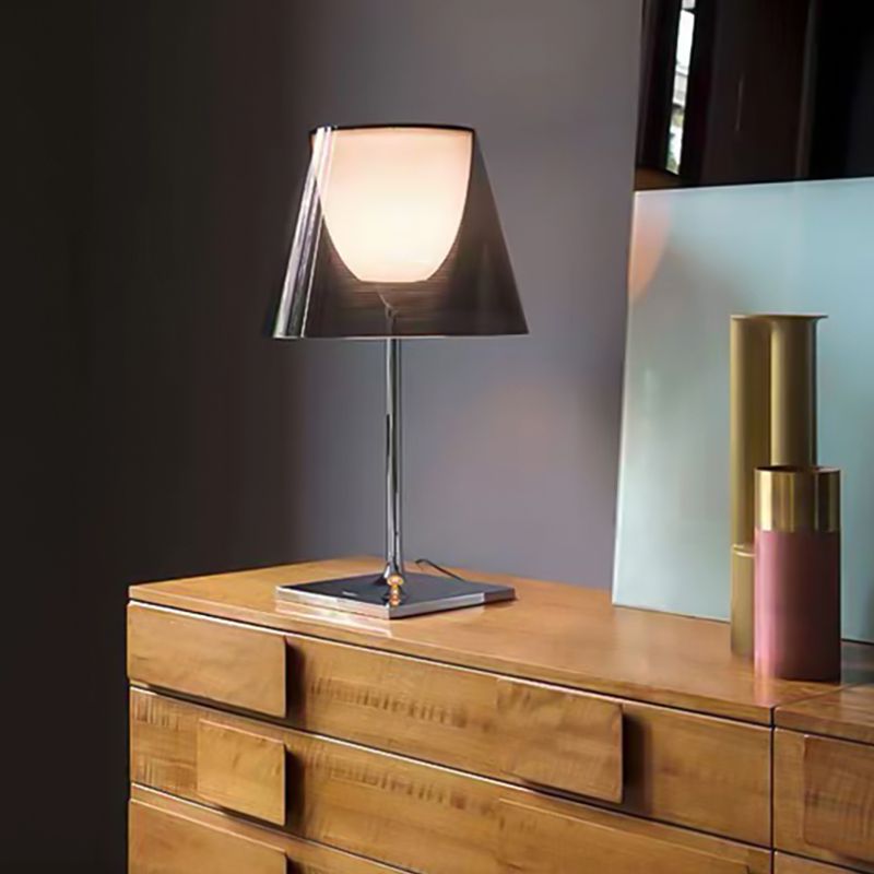 Colorful Metal Table Lamp Contemporary Style 1 Light Table Lamp for Bedroom