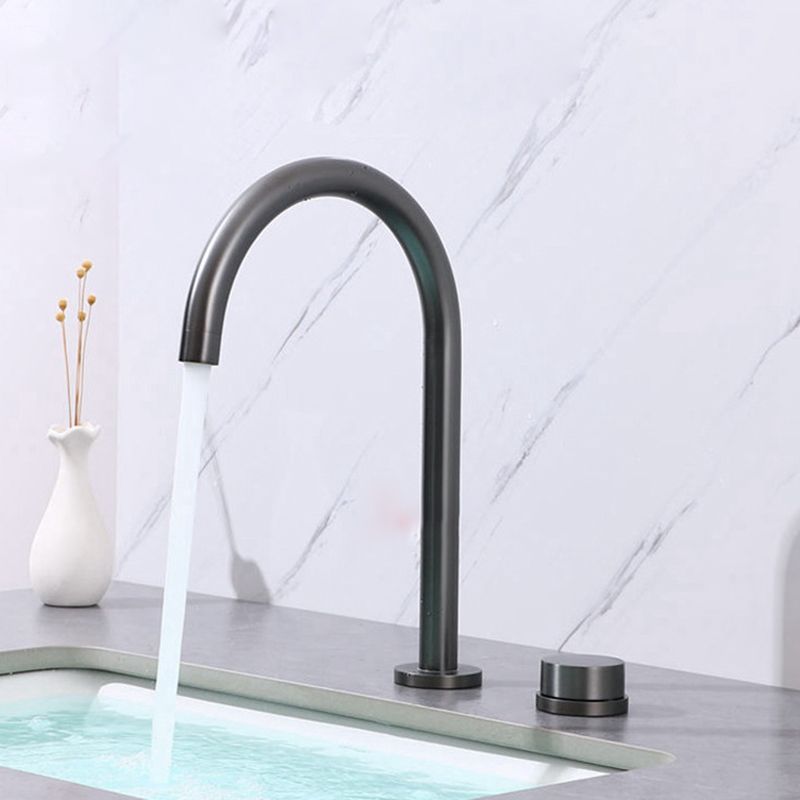 Circular 1-Handle Bathroom Faucet 2 Hole Wide Spread Bathroom Faucet