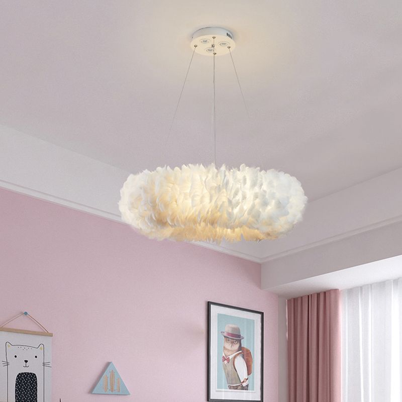 White Circular Hanging Lamp in Modern Fashionable Style Wrought Iron Chandelier with Feather Shade