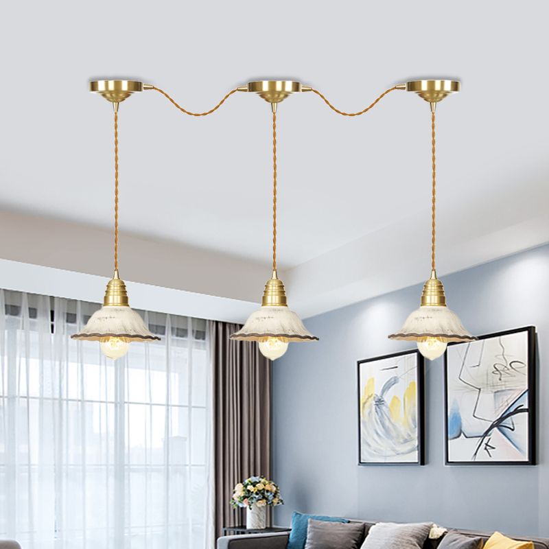 Traditionele geschulpte multiple hanglight 3/5/7-bulb keramiek suspensielampje in goud met serieaansluitontwerp