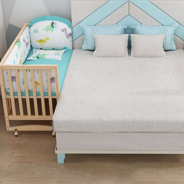 Modern Nursery Bed Solid Wood Standard Baby Crib with Casters