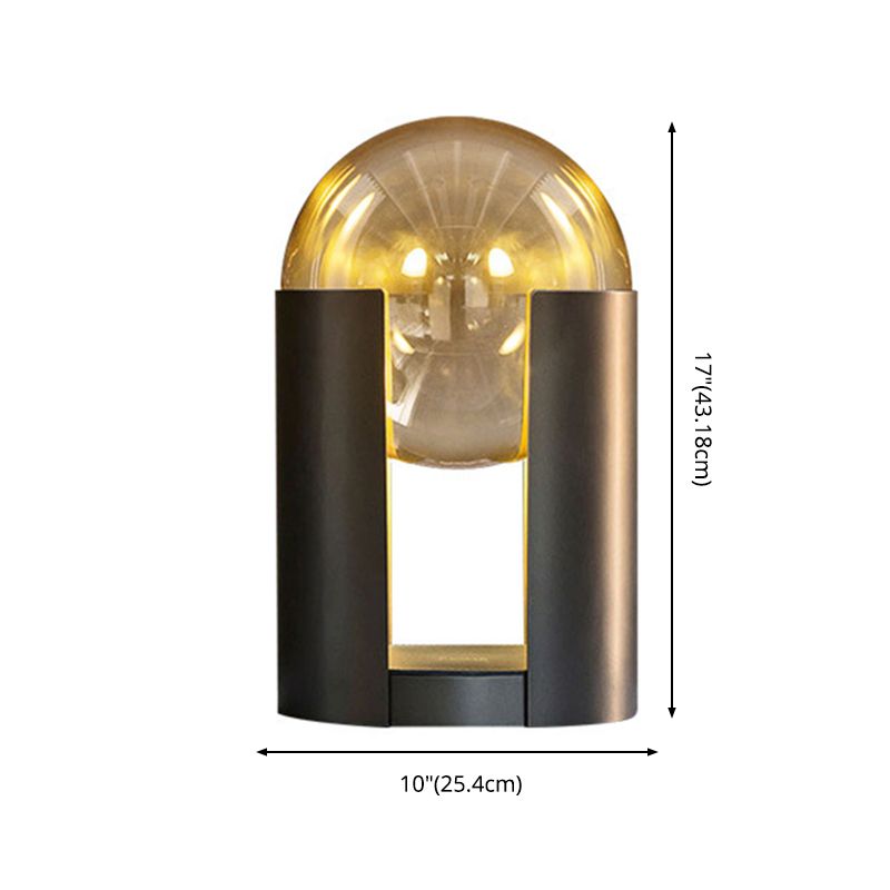 Minimalismus Cognac Glass Globe Tischlampe hohl zylindrische Metallbasis Nachttisch Licht in Schwarz