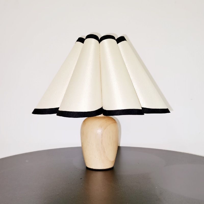 Contemporary Style Desk Lighting Fixture Creative Fabric Desk Lamp for Bedroom