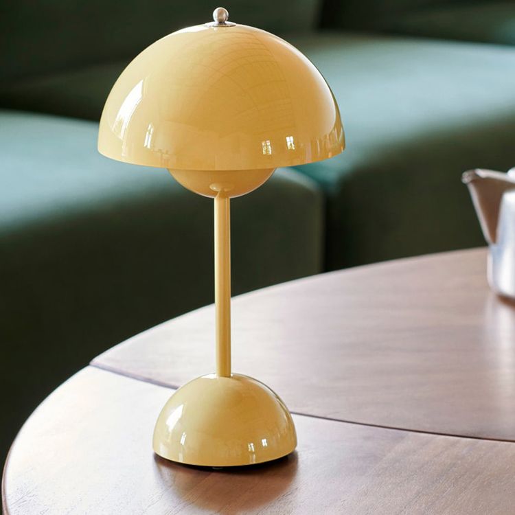 Dome Table Lamp in Modern Creative Style Metal Single Light Table Lamp for Bedroom