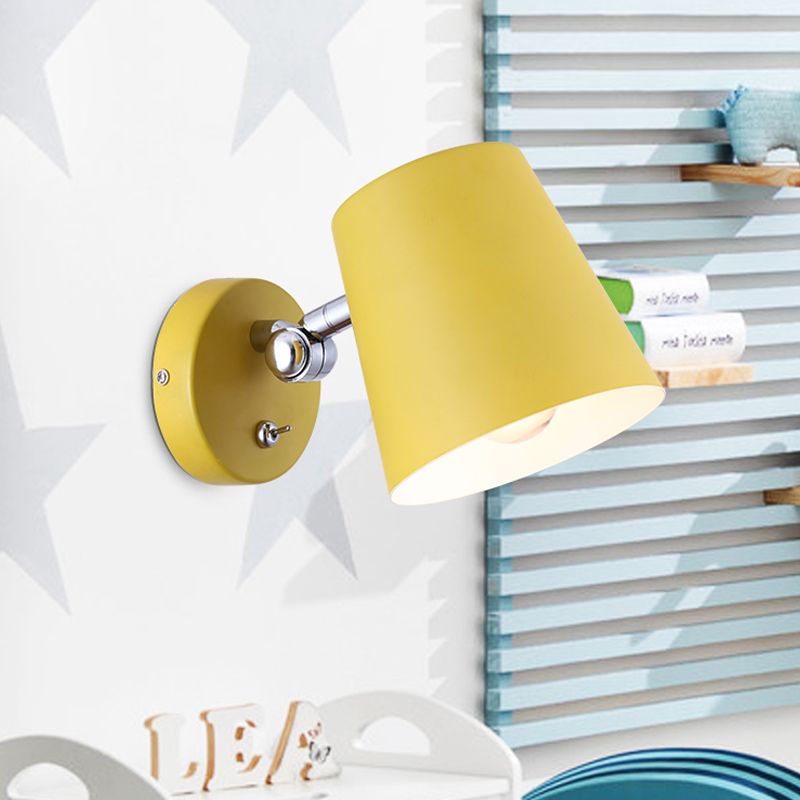 1 hoofd slaapkamer muurlamp modernisme gele sconce lamp met een conische metalen tint