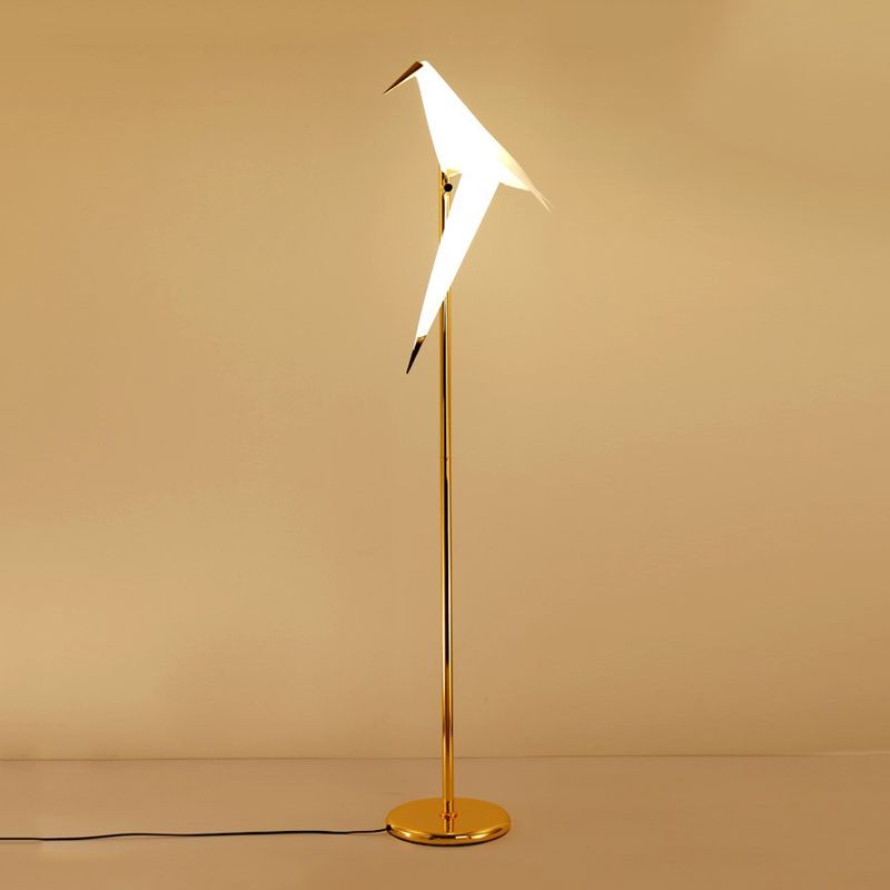 Kunststoff gefaltete Stehlampe mit Vogelform zeitgenössischer LED GOLD Finish Boden