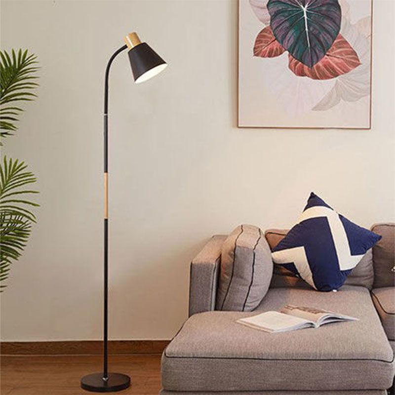 Nordische moderne Kegelstehlampe 1 leichte schmiedeeisere Bodenbeleuchtung für Wohnzimmer