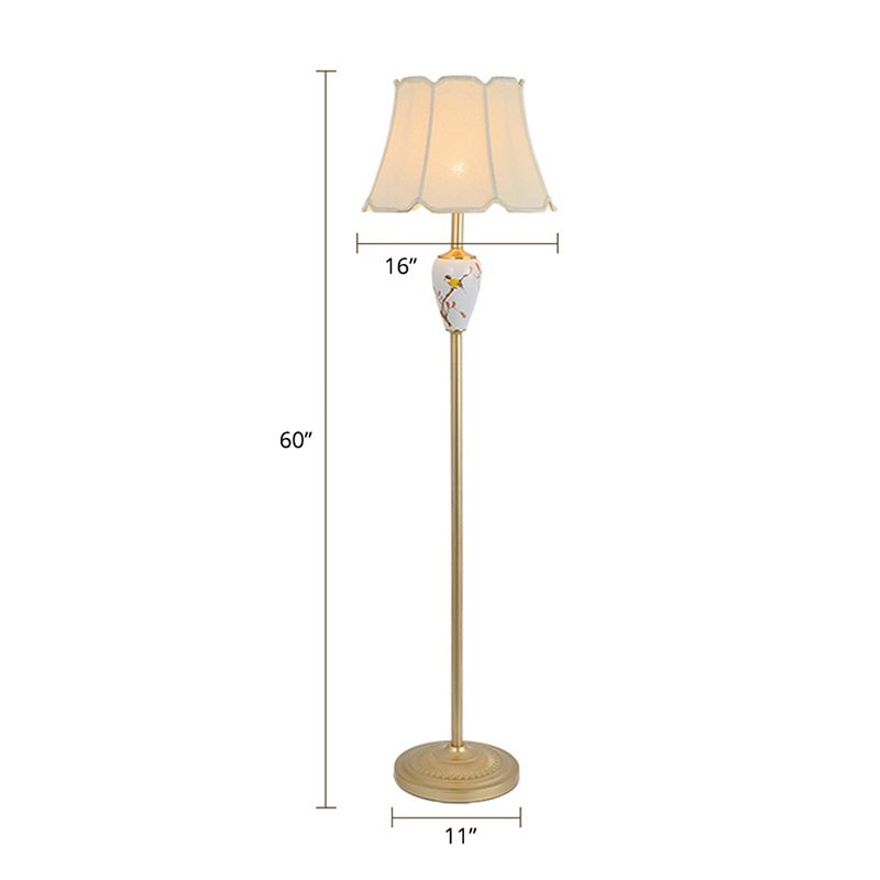 Fabric Flared Floor Light Classic 1-Light Living Room Accent Lamp with Scalloped Trimming in Gold