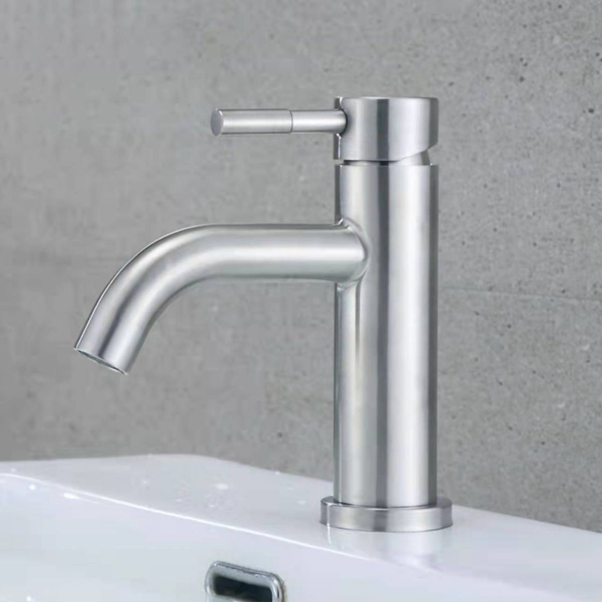 Stainless Steel Bathroom Faucet Chrome Lever Handle Sink Faucet with 1 Hole