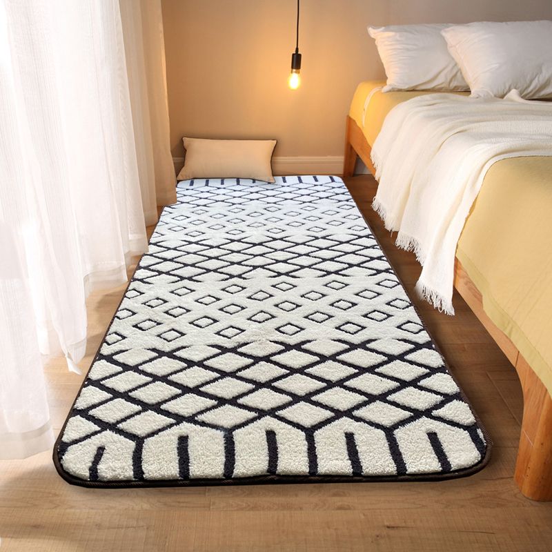 White Living Room Area Rug Graphic Pattern Polyester Area Carpet Anti-Slip Washable Rug