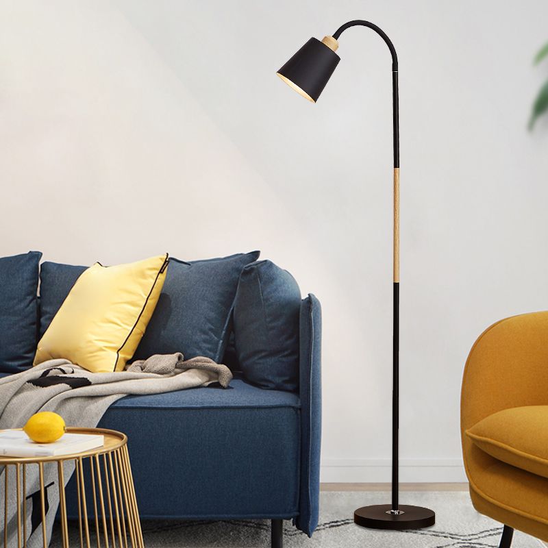 Rotatable Ein-Bulb-sich verjüngter Bodenlicht Nordic Metall Stand Up Lampe für Wohnzimmer