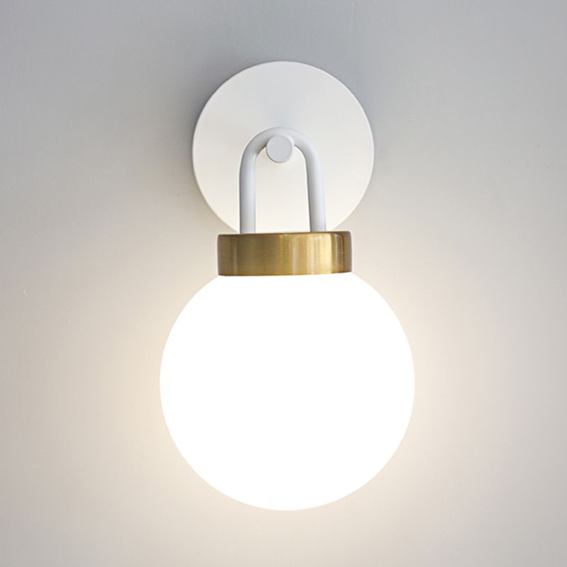 Kogelvormige lampvloeistoflamp Noordse glazen wand gemonteerd verlichtingsarmatuur voor slaapkamer
