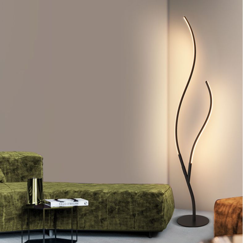 Curvaceous Floor Lamp Artistic Metal Living Room LED Standing Floor Lamp