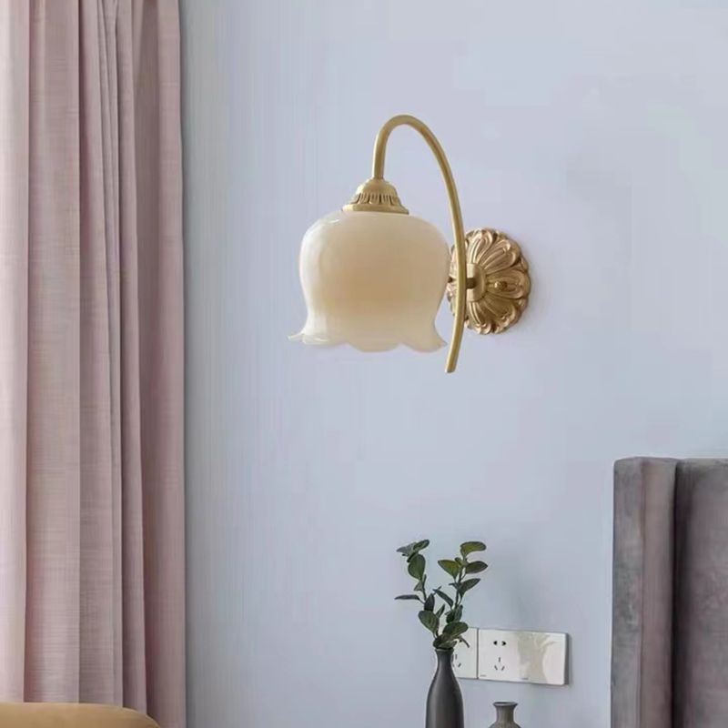 Modern Metal Wall Sconce Flower Shape 1 Light Vanity Lamp with Resin Shade