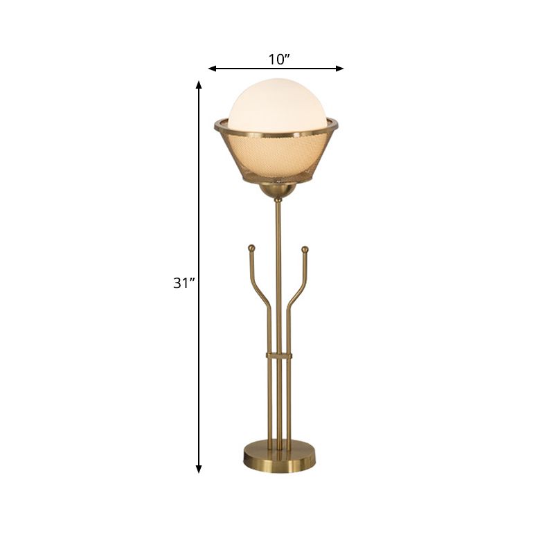 Lámpara de iluminación de mesa de bola de acabado de latón Post Modern 1 Lámpara de lectura metálica de bombilla con base Trident