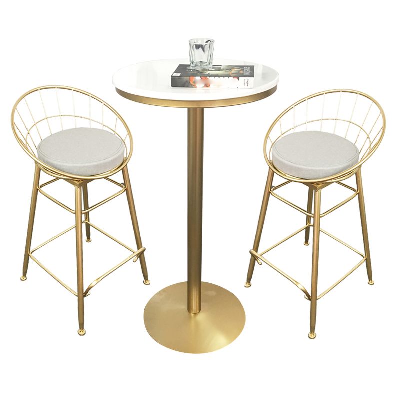 Table de bar en métal doré de style glamour