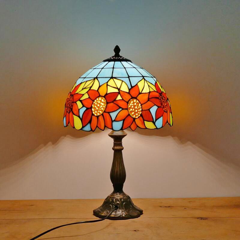 Traditional Sunflower Pattern Nightstand Lamp 2 Heads Stained Glass Table Lighting with Pull Chain