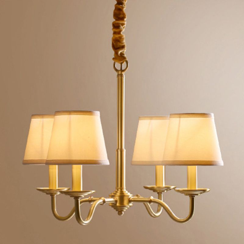 Mitte des Jahrhunderts im Stil von Metallkrümmarmanhängendem Haftkegel weißer Stoff Schlafzimmer Kronleuchter Beleuchtung in Gold