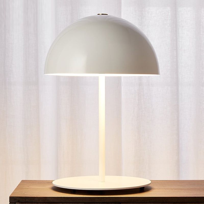 Moderne Augenpflege Tischlampe Metallic Schreibtischlampe für das Studium Schlafzimmer Wohnzimmer