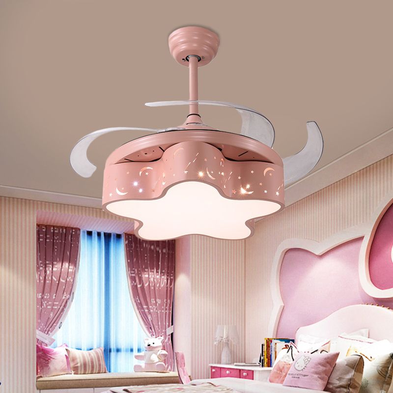 Forma de dormitorio de la estrella Ventilador colgante de dormitorio Metal Niños nórdicos 4 Blades transparentes LED Semi Flushmount en blanco/rosa/azul, 66 "de ancho