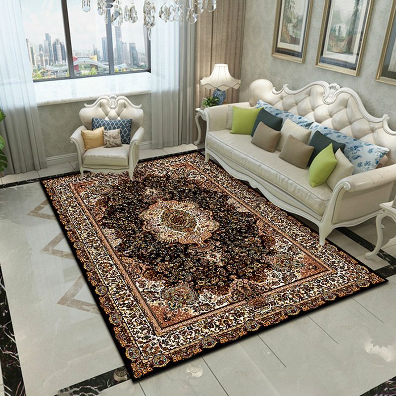 Beige Retro Carpet Polyester Graphic Carpet Non-Slip Backing Carpet for Living Room