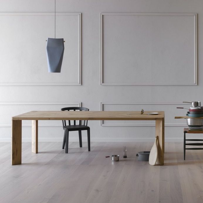 Eigentijdse eettafel massief houten tafel met 4 poten voor eetkamer